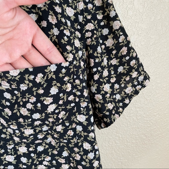 Floral Button Up Collar Top - Picture 3 of 4